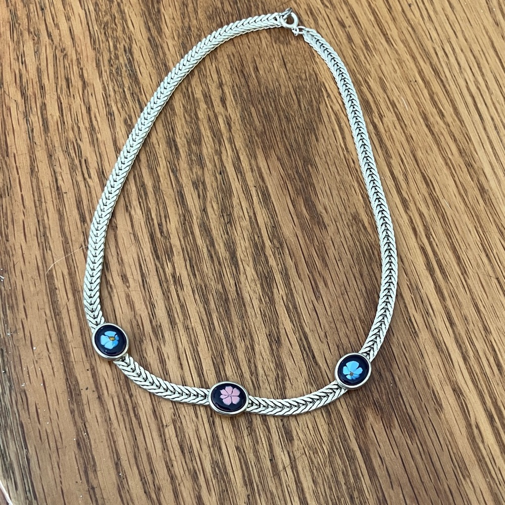Elegant Silver Necklace with Floral Accents